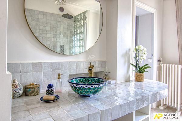 Versailles Mairie Appartement 4 pièces 110 m² au sol situé au 1er étage avec cave et parking en option €787 000 ** - Référence 25540