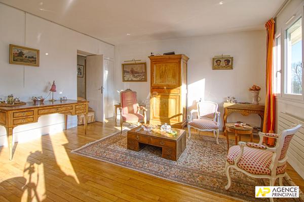 Versailles Rive-Droite appartement 5 pièces 109.64 m² situé au 4ème étage avec cave et jardin de copropriété €660 000 ** - Référence 25517