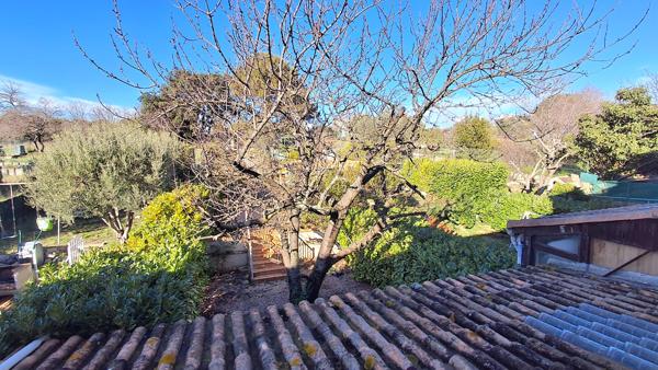 Septèmes-les-Vallons (13240) Pavillon type 5 Mitoyen décalé des 2 côtés + grand garage sur terrain