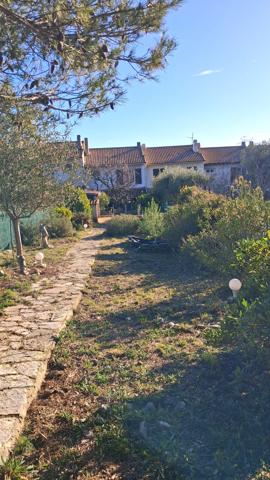 Septèmes-les-Vallons (13240) Pavillon type 5 Mitoyen décalé des 2 côtés + grand garage sur terrain