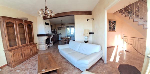 Septèmes-les-Vallons (13240) Pavillon type 5 Mitoyen décalé des 2 côtés + grand garage sur terrain