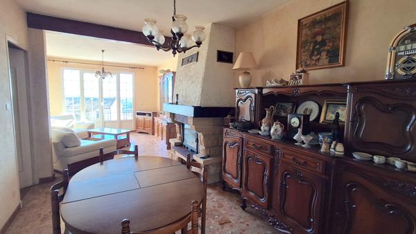 Septèmes-les-Vallons (13240) Pavillon type 5 Mitoyen décalé des 2 côtés + grand garage sur terrain