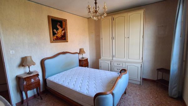 Septèmes-les-Vallons (13240) Pavillon type 5 Mitoyen décalé des 2 côtés + grand garage sur terrain