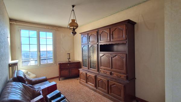 Septèmes-les-Vallons (13240) Pavillon type 5 Mitoyen décalé des 2 côtés + grand garage sur terrain