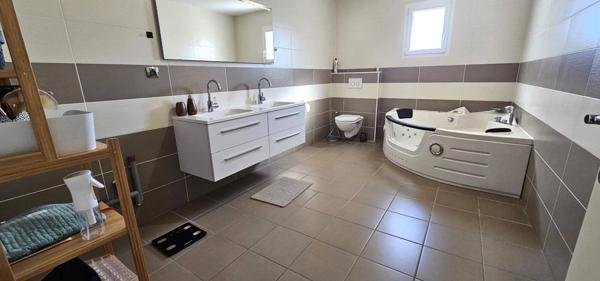 MAISON 259M2 HAB. AVEC PISCINE