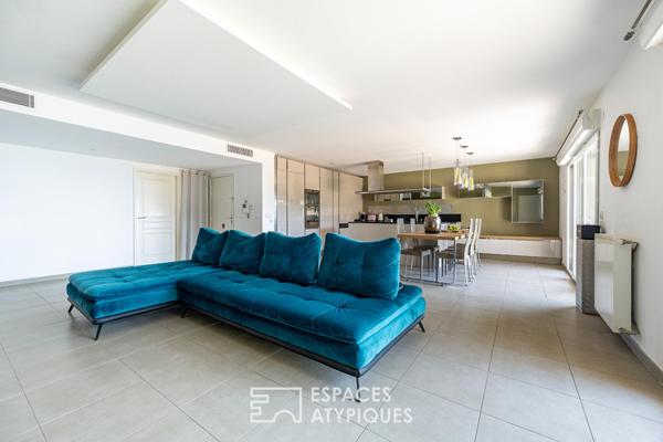 Appartement contemporain et bain de soleil suspendu face à la mer- Nice