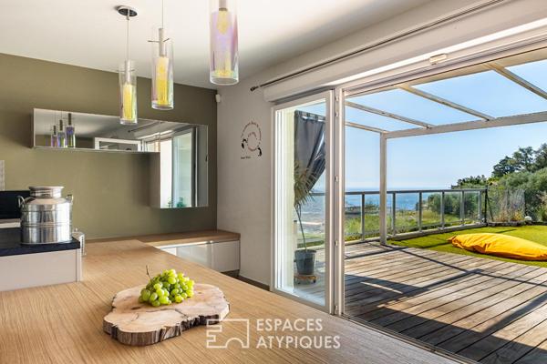 Appartement contemporain et bain de soleil suspendu face à la mer- Nice