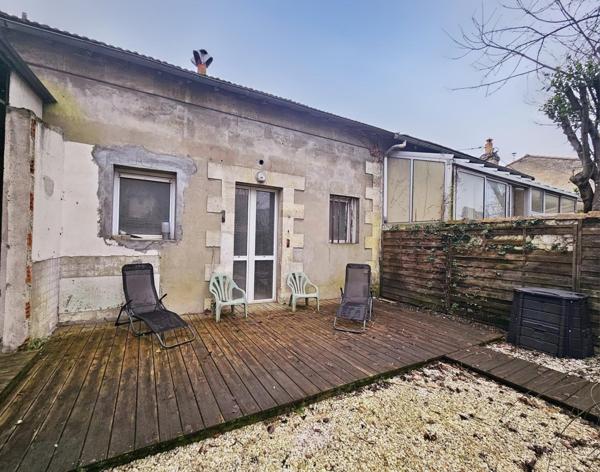 Local commercial 46m² - Jardinet et garage.