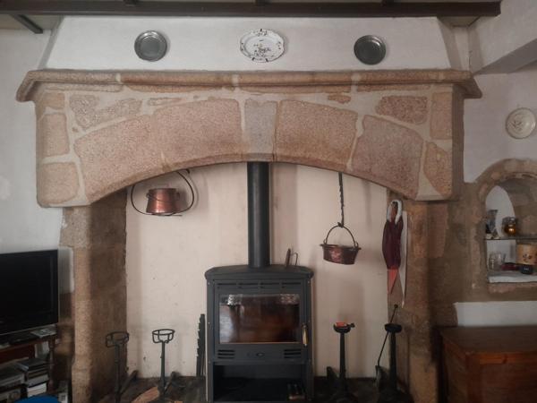 MAISON EN PIERRE AVEC GARAGE ET STATIONNEMENT