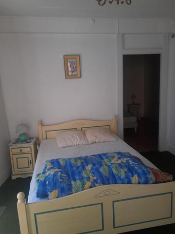 MAISON EN PIERRE AVEC GARAGE ET STATIONNEMENT