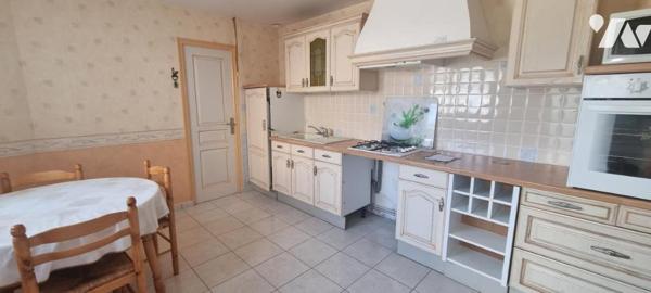 LA GUERCHE DE BGNE - Centre ville - Maison avec terrain