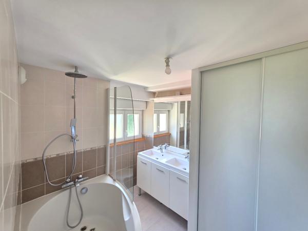 Location maison près de SAINT CLAIR DE LA TOUR - 4 pièce(s) - 69 m² - 900 €/mois