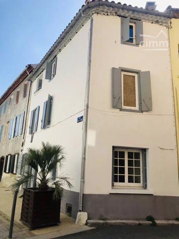 Notre agence vous propose à la vente cette grande maison en pierre .