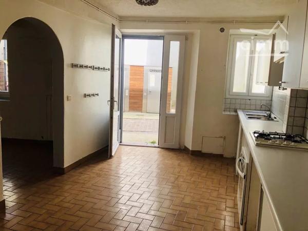 Notre agence vous propose à la vente cette grande maison en pierre .