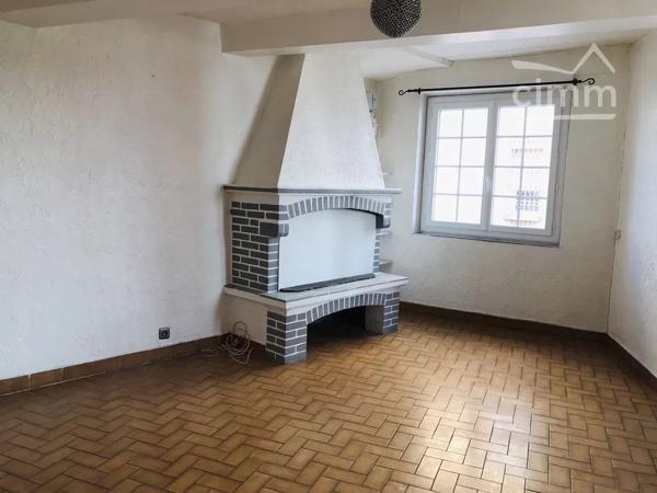 Notre agence vous propose à la vente cette grande maison en pierre .