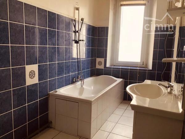 Notre agence vous propose à la vente cette grande maison en pierre .