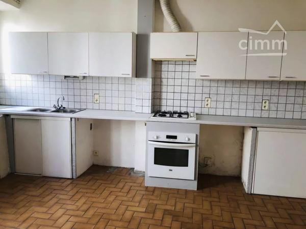 Notre agence vous propose à la vente cette grande maison en pierre .