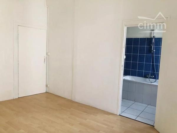 Notre agence vous propose à la vente cette grande maison en pierre .