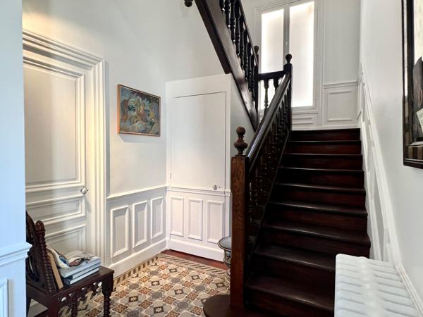 Montreuil (93100) Aypique et exceptionnel - Immeuble 2 appartements, un local commercial et une cour arrière