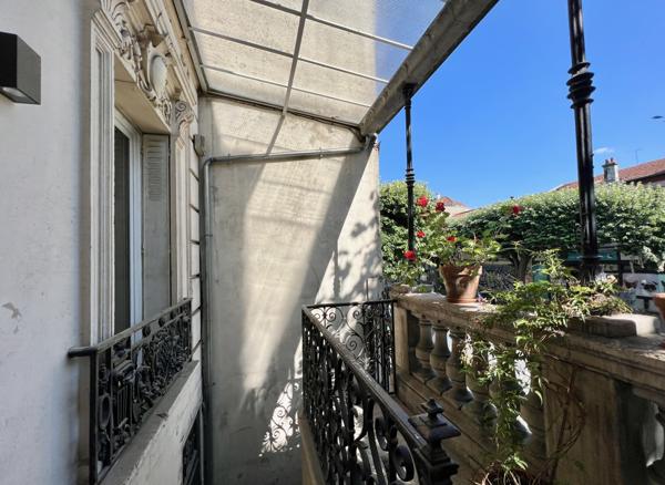 Montreuil (93100) Aypique et exceptionnel - Immeuble 2 appartements, un local commercial et une cour arrière