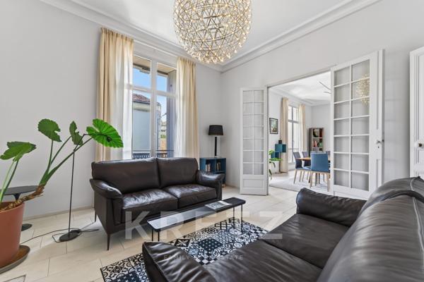 Hôtel particulier début XXe avec jardin, piscine et garage en coeur de ville