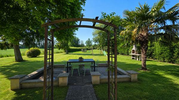 LONGERE Proche ETREPAGNY 3 chambres Jardin