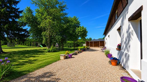 LONGERE Proche ETREPAGNY 3 chambres Jardin