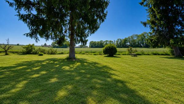 LONGERE Proche ETREPAGNY 3 chambres Jardin