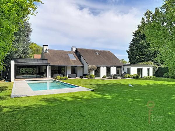 Propriété d’exception nichée à Croix, en fond d’allée discrète, avec piscine