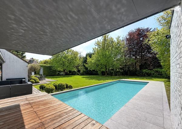 Propriété d’exception nichée à Croix, en fond d’allée discrète, avec piscine
