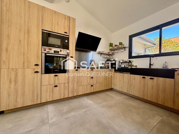 Belle maison contemporaine, familiale avec piscine et garage