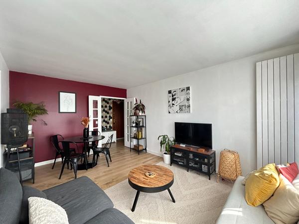 EXCLUSIVITÉ - APPARTEMENT DE 4 PIECES EN DERNIER ETAGE AVEC BOX