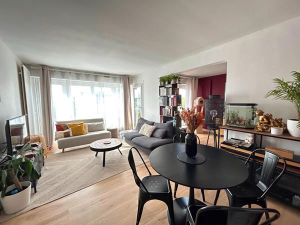 EXCLUSIVITÉ - APPARTEMENT DE 4 PIECES EN DERNIER ETAGE AVEC BOX