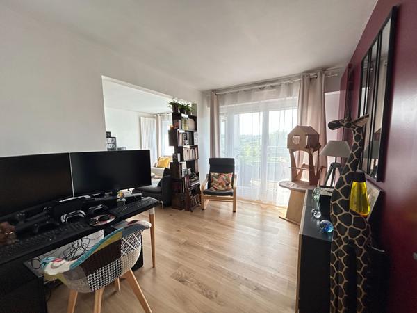 EXCLUSIVITÉ - APPARTEMENT DE 4 PIECES EN DERNIER ETAGE AVEC BOX