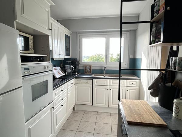 EXCLUSIVITÉ - APPARTEMENT DE 4 PIECES EN DERNIER ETAGE AVEC BOX