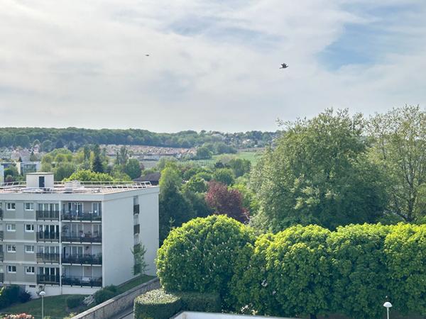 EXCLUSIVITÉ - APPARTEMENT DE 4 PIECES EN DERNIER ETAGE AVEC BOX
