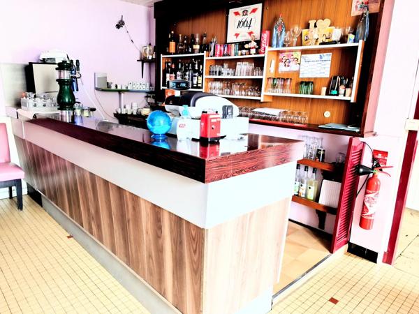 Cession fonds de commerce d'un vaste restaurant, bar, terrasse, appartement de fonction, licence IV