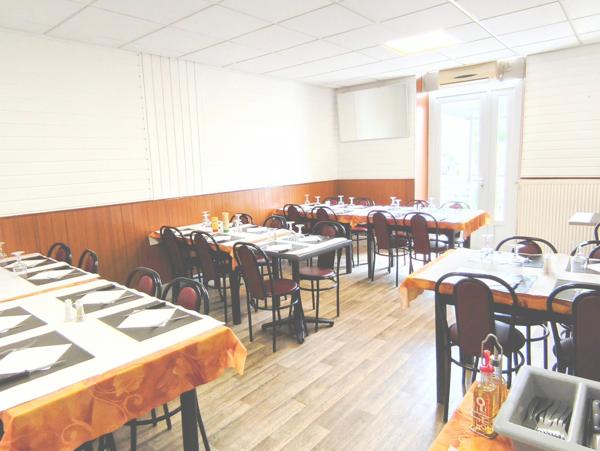 Cession fonds de commerce d'un vaste restaurant, bar, terrasse, appartement de fonction, licence IV