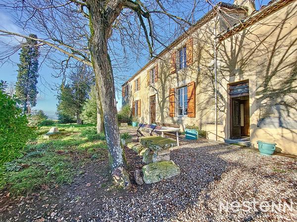 À vendre Propriété de 6900 m² avec Gasconne à rénover de 207 m², dépendances et deux gîtes