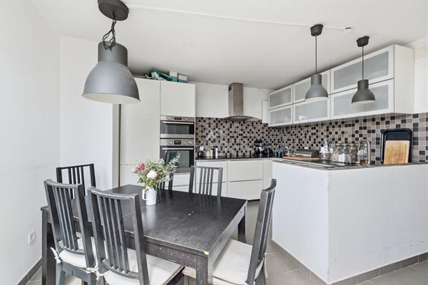 Appartement Saint Germain En Laye 5 pièce(s) 91.79 m2 385 000 € **  - Référence  18513