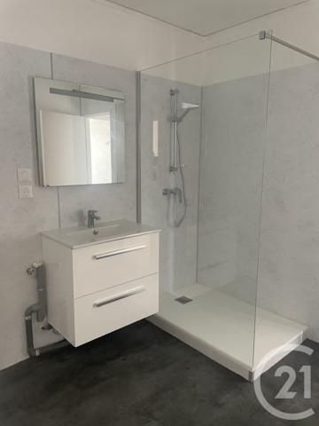 Appartement T3 à vendre  3 pièces - 58,74 m 2   CHATELLERAULT  - 86