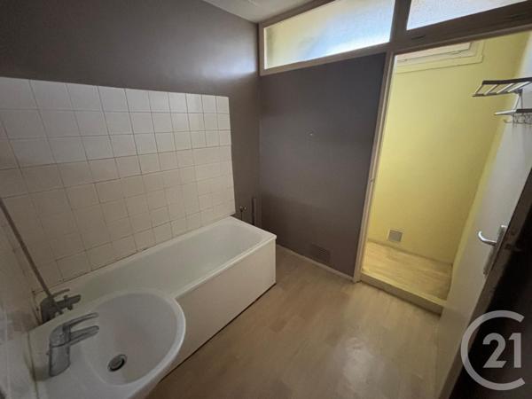 Appartement T3 à vendre  3 pièces - 58,74 m 2   CHATELLERAULT  - 86