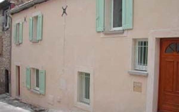 Maison à louer    3 pièces •  La Brillanne