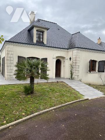 ORVAULT, secteur Garenne, Maison de 1996 sur sous-sol, 195 m² habitable sur 1387 m² de terrain. 