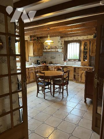 ORVAULT, secteur Garenne, Maison de 1996 sur sous-sol, 195 m² habitable sur 1387 m² de terrain. 