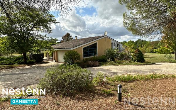 rareté sur le marché : Maison familiale d'architecte à vendre au fau Montauban 82 avec piscine, garage, grand terrain au calme