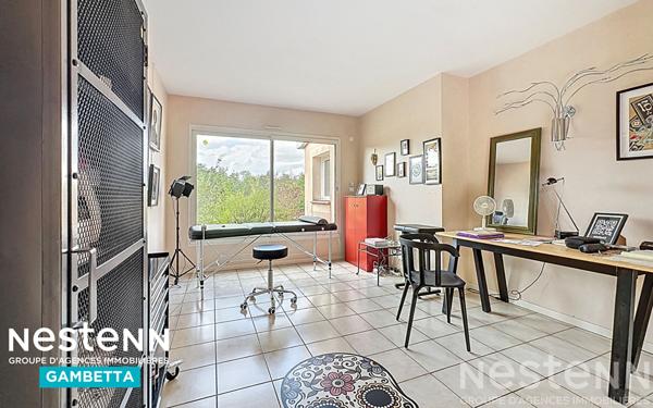 rareté sur le marché : Maison familiale d'architecte à vendre au fau Montauban 82 avec piscine, garage, grand terrain au calme