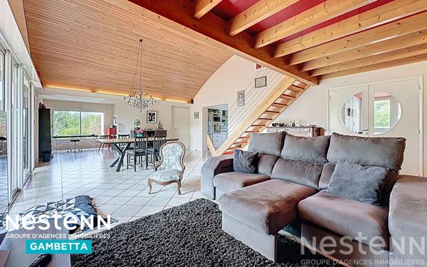 rareté sur le marché : Maison familiale d'architecte à vendre au fau Montauban 82 avec piscine, garage, grand terrain au calme