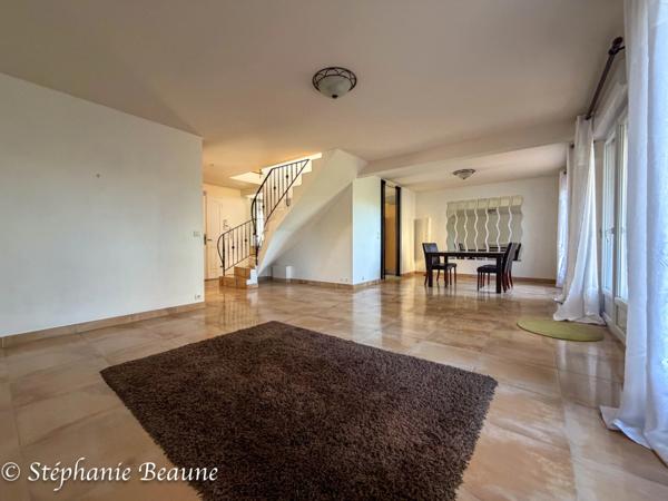 Ermont, maison sur un sous-sol total, 3 chambres, possibilité 5, à deux pas de la gare.