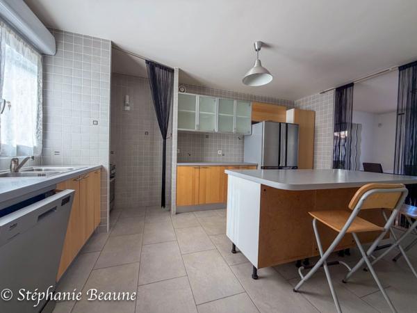 Ermont, maison sur un sous-sol total, 3 chambres, possibilité 5, à deux pas de la gare.
